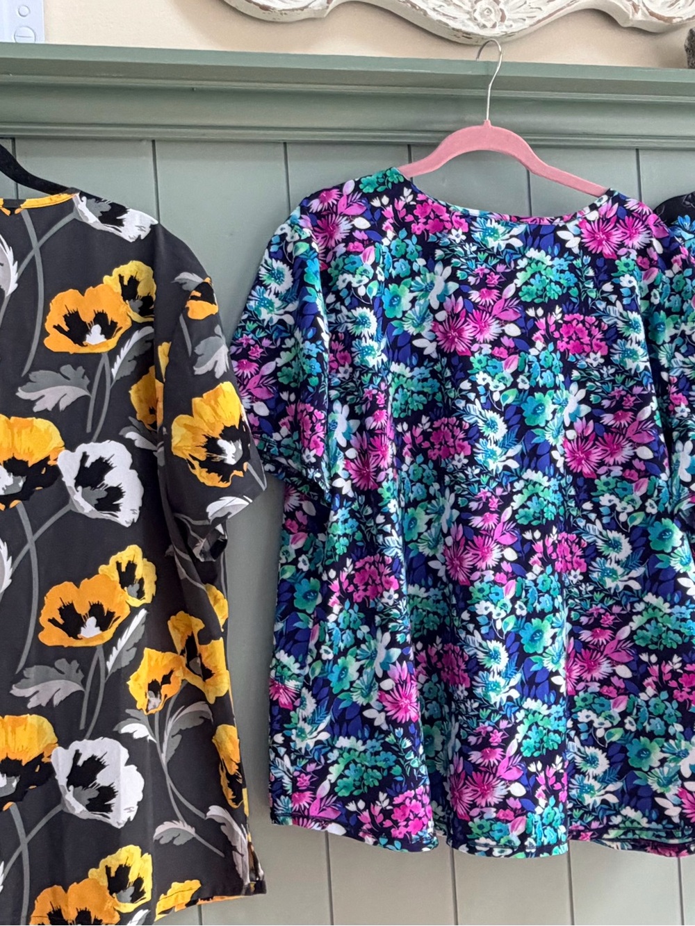 Floral V-Neck Women’s Scrub top - Picture 5 of 16